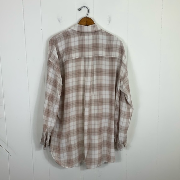 Aritzia Silk Shirt - Picture 4 of 4